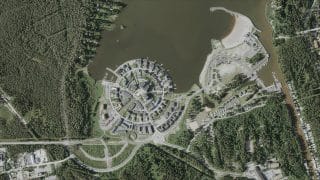 Korkealta ilmasta otettu kuva Meritullin alueesta. Kuvan keskellä on ympyrän muotoinen mereen rajoittuva vuoden 2011 asuntomessualue ja sen vieressä Meripuisto leirintäalueineen ja hiekkarantoineen. Kuvan oikeassa reunassa on mereen laskeva Sunti, sen varrella olevia venevajoja sekä päässä oleva satamalaituri.