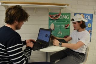 studerande vid datorer