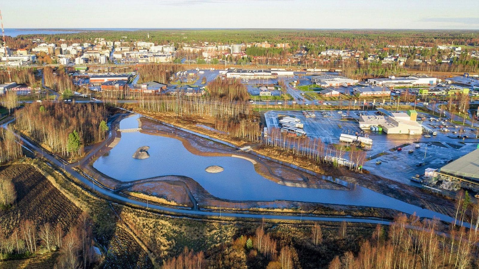 Kuvassa näkyy Kirkkolehdon kosteikko kuvattuna ylhäältä.