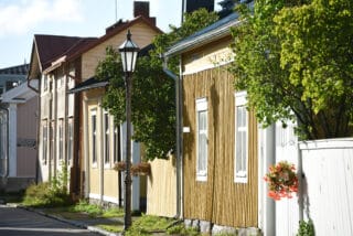 Neristanin puutaloja